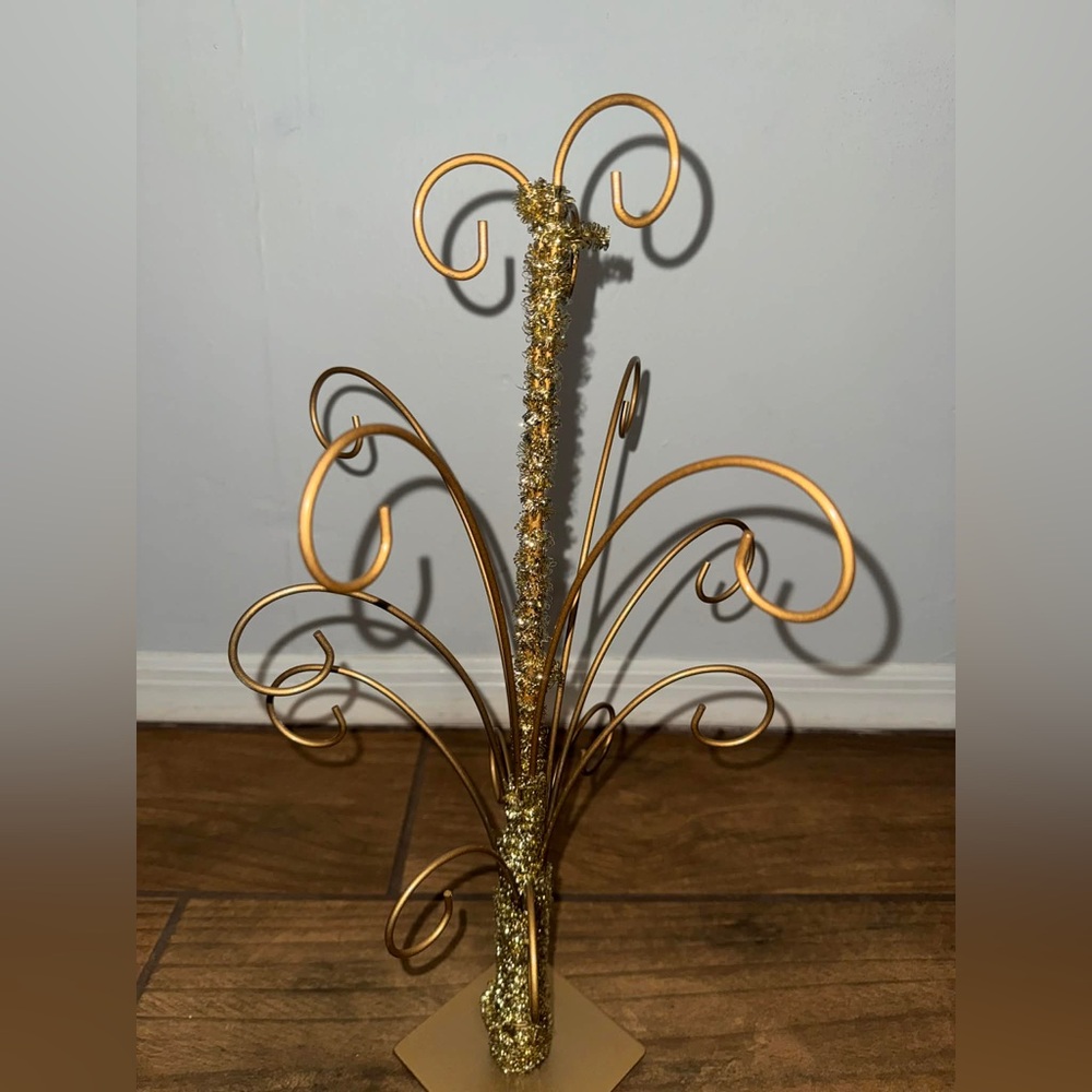 Elegant Gold Wire Ornament Stand